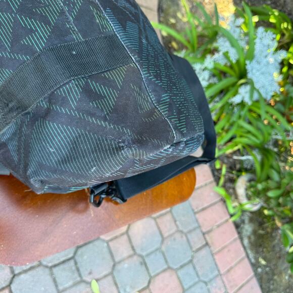 Vintage QuikSilver Duffel Bag 21x12x10 Black Green Yellow - Picture 7 of 12